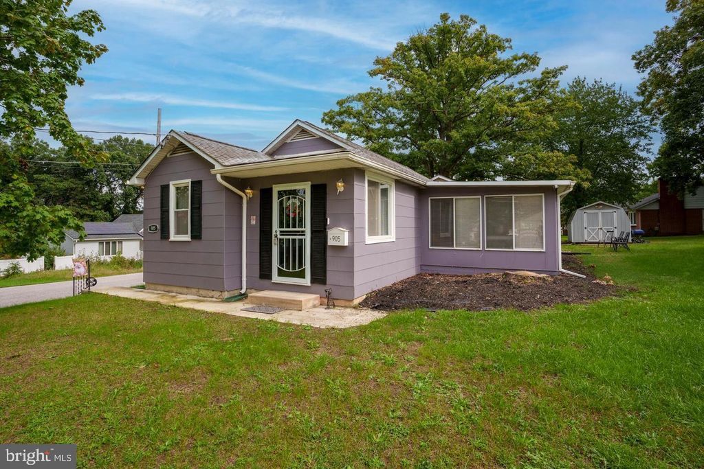 Photo of 905 Hauf Avenue, ESSEX, MD 21221 (MLS # MDBC2143782)