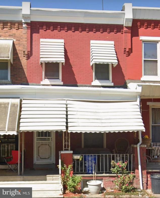 Great owner occupied or investor/rental homes in S. Phila. Area.
As is sale preferred.
Tenant occupied currently.
Tenant would like to stay so investor that would keep tenant would be ideal.
3bed
1bath
1,288 sqft square feet
1,005 sqft lot