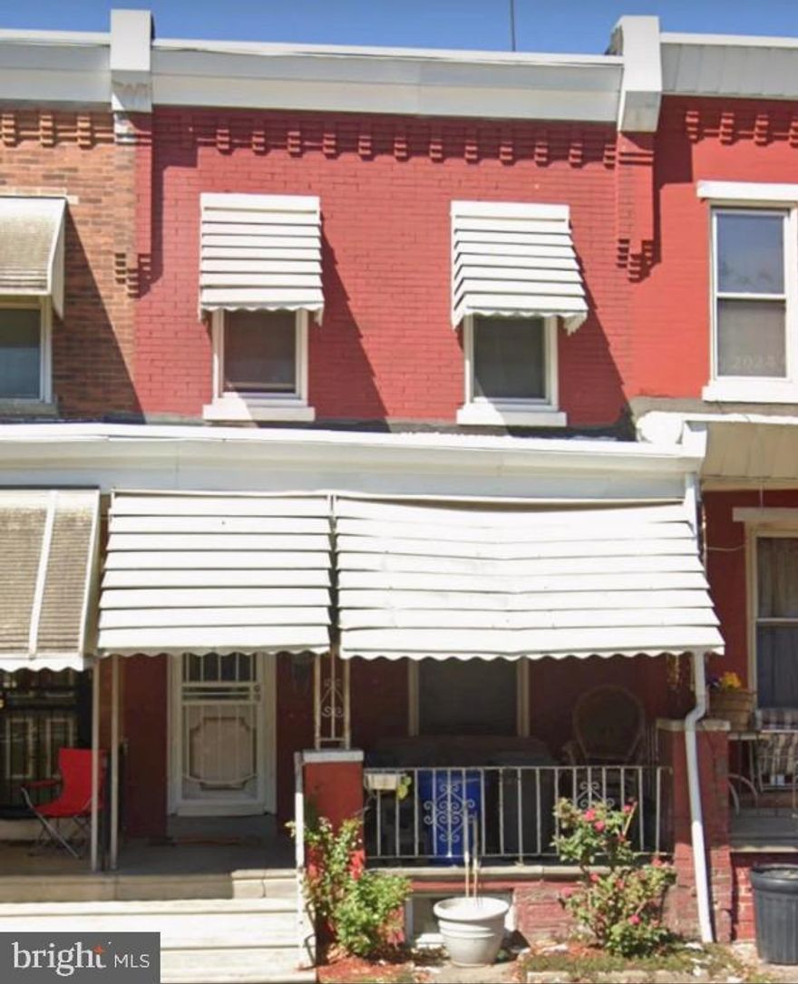Great owner occupied or investor/rental homes in S. Phila. Area.
As is sale preferred.
Tenant occupied currently. 
Tenant would like to stay so investor that would keep tenant would be ideal.
3bed
1bath
1,288 sqft square feet
1,005 sqft lot