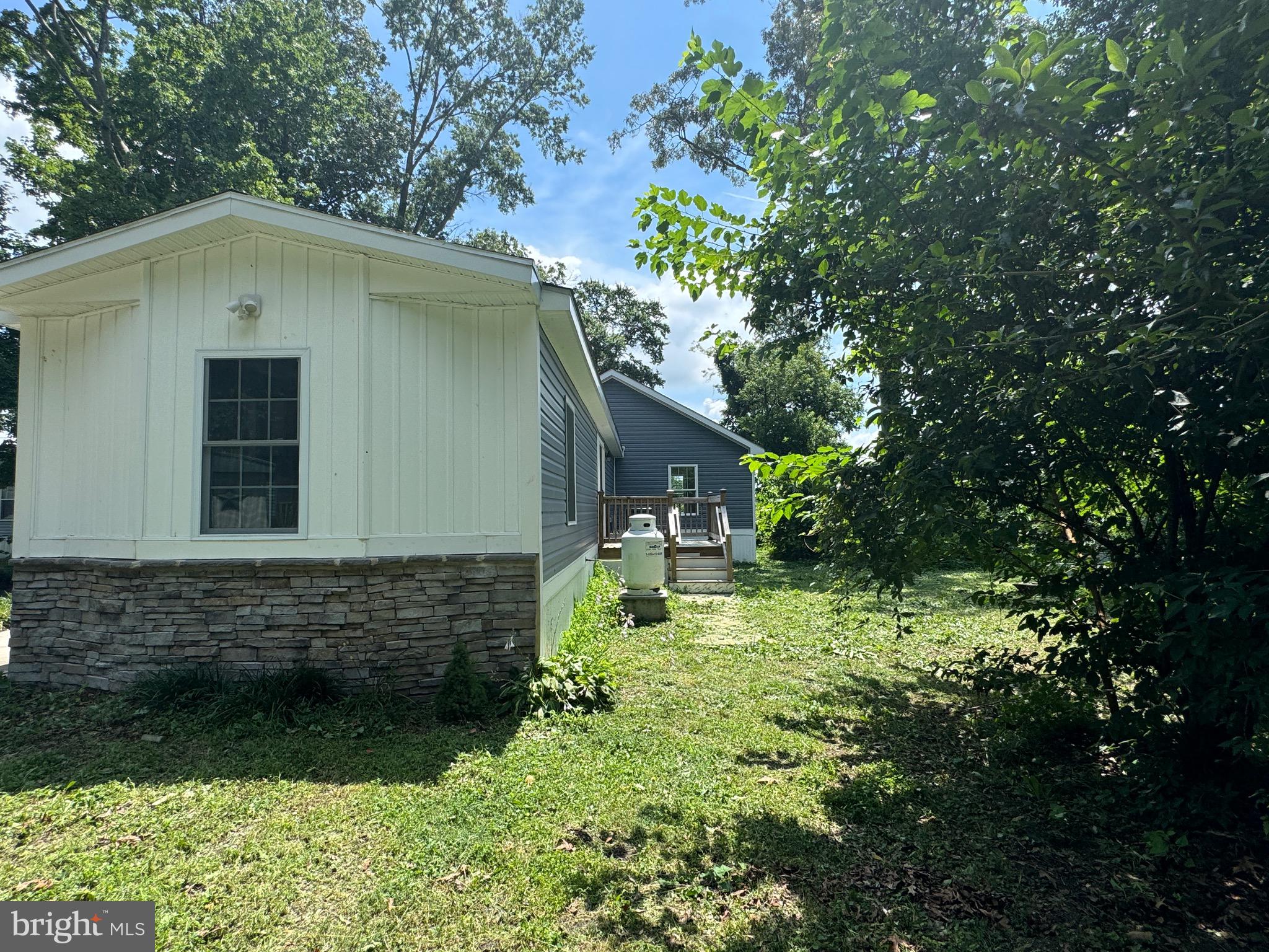 LAUREL VILLAGE - Residential