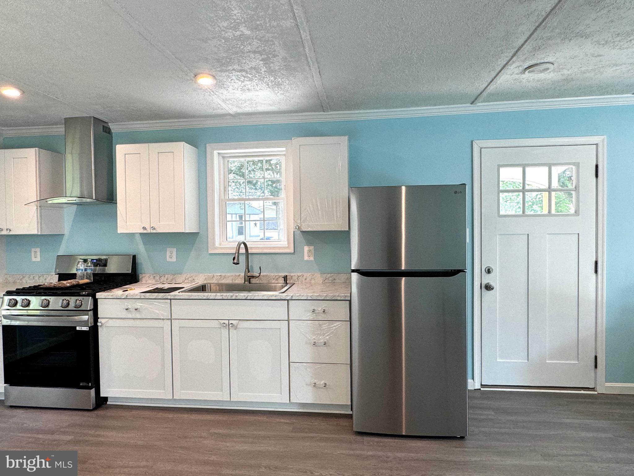 LAUREL VILLAGE - Residential