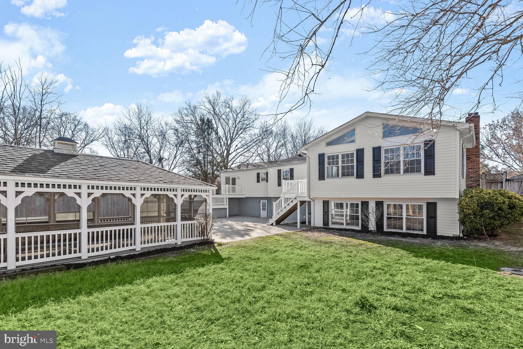 ELMHURST - Residential