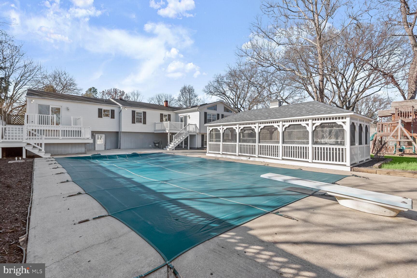 ELMHURST - Residential