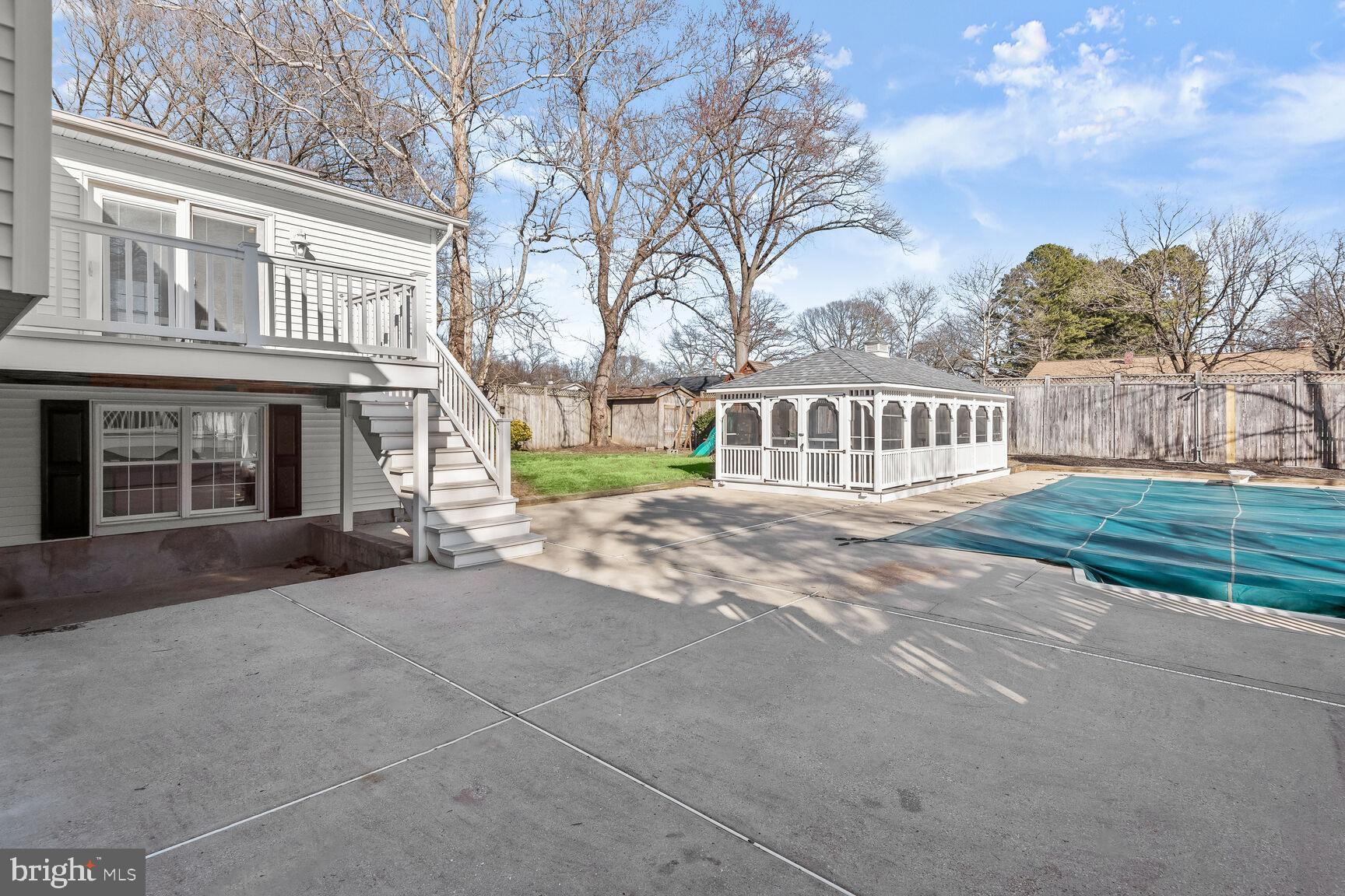 ELMHURST - Residential