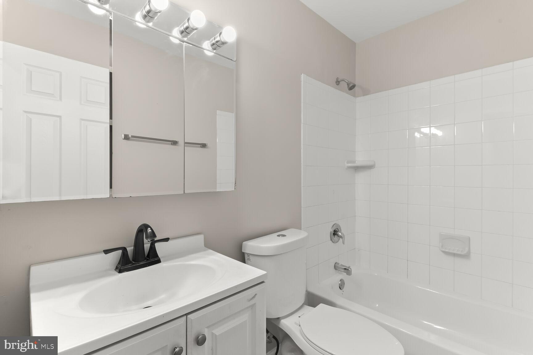 ELMHURST - Residential