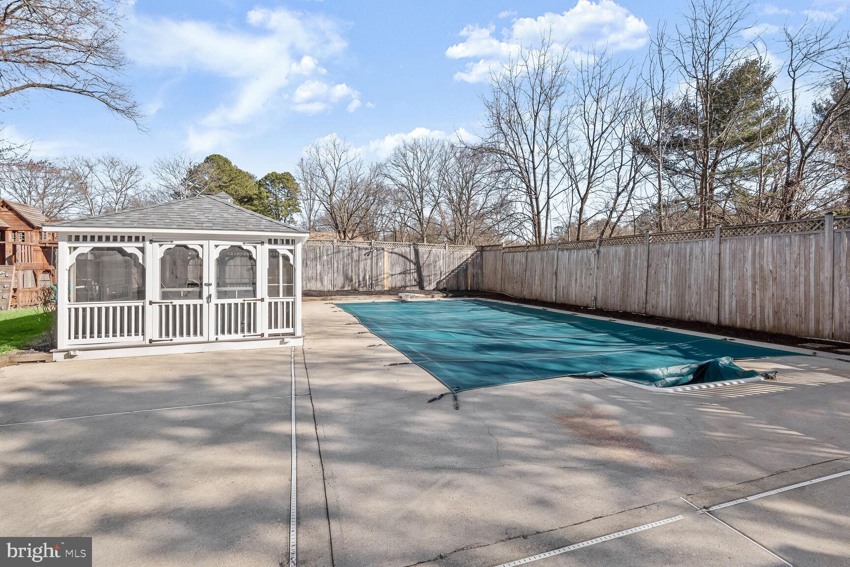 ELMHURST - Residential