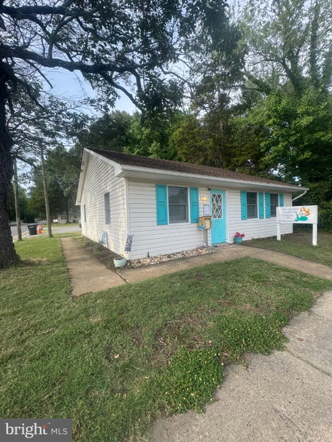 Photo of 233 Colonial Avenue, COLONIAL BEACH, VA 22443 (MLS # VAWE2012142)