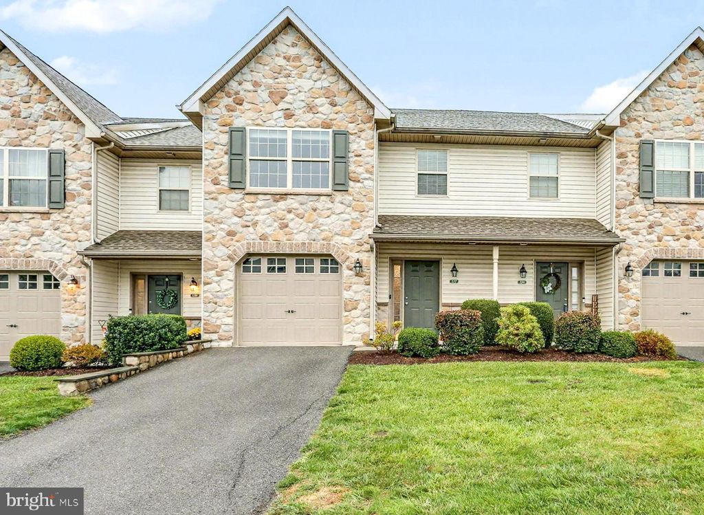 Photo of 237 Melbourne Ln, MECHANICSBURG, PA 17055 (MLS # PACB2047570)