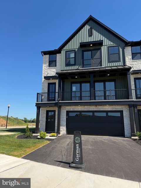 Townhouse For Sale - 194 Trailside Court Ct<br/> LEBANON, PA 17042