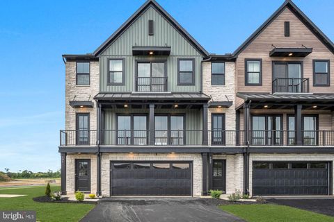Townhouse For Sale - 194 Trailside Court Ct<br/> LEBANON, PA 17042
