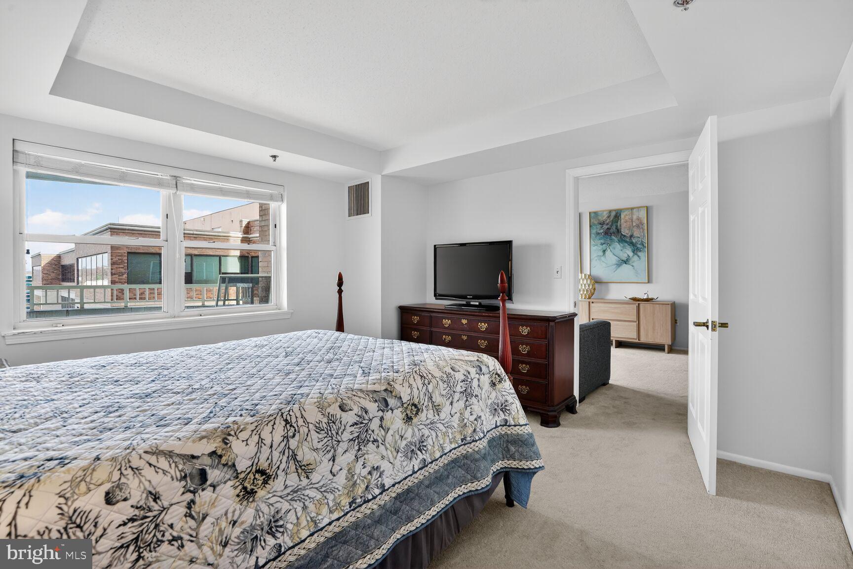 THE JEFFERSON - SUNRISE SENIOR LIVING - Residential