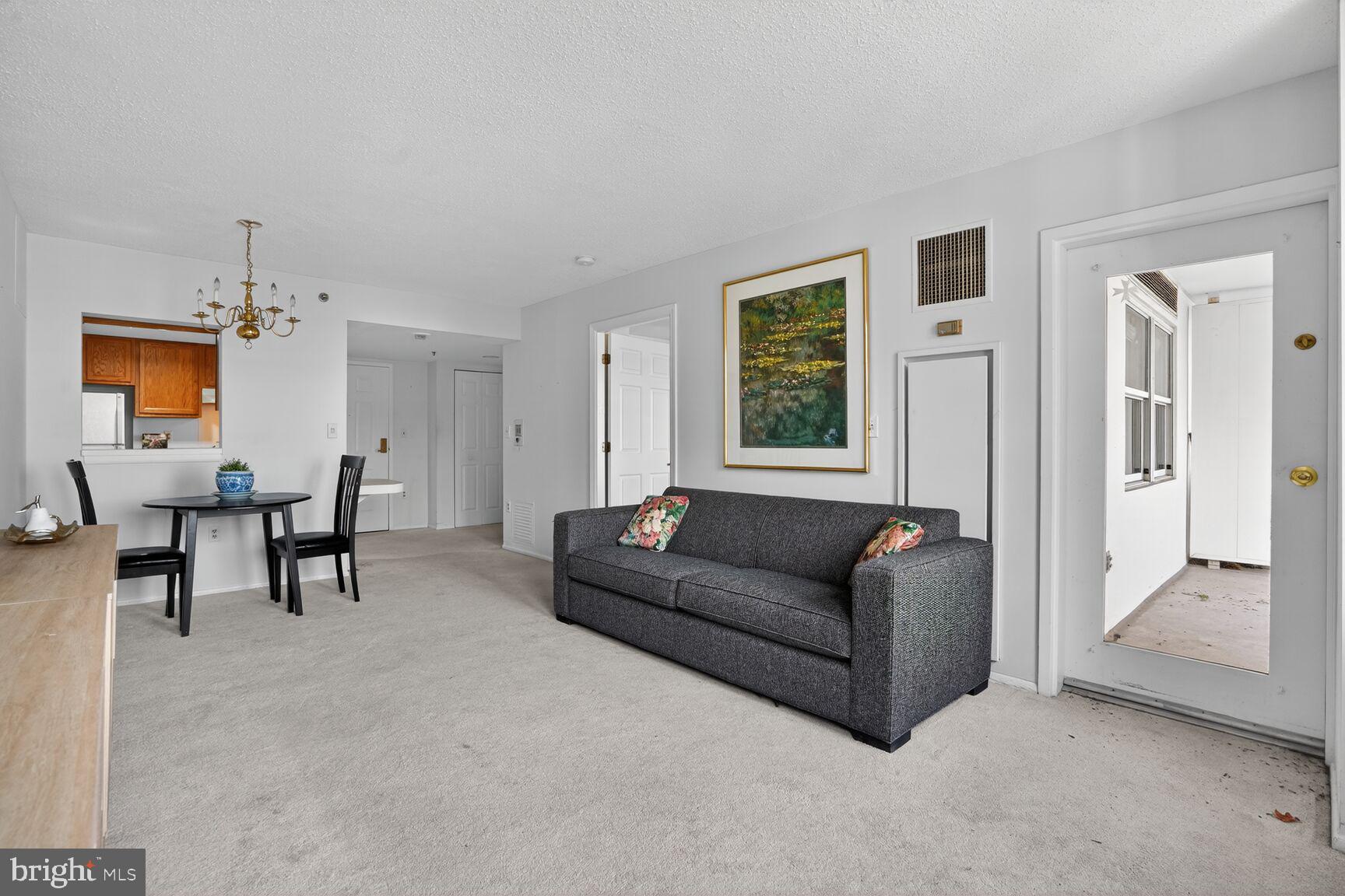 THE JEFFERSON - SUNRISE SENIOR LIVING - Residential