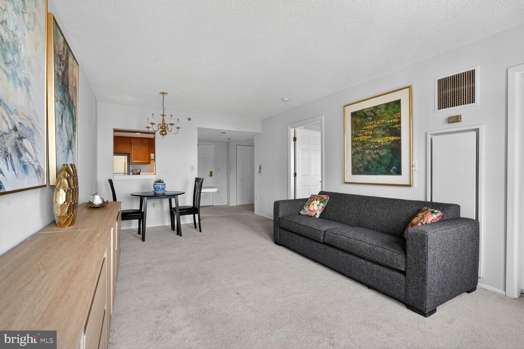 THE JEFFERSON - SUNRISE SENIOR LIVING - Residential