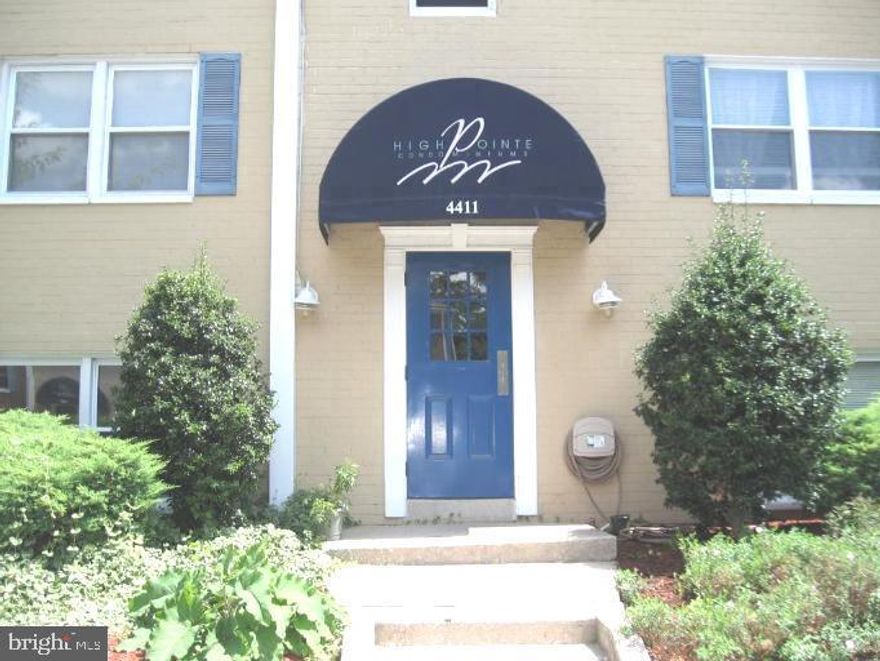 Updated 2-BR Condo in the popular Highpointe Condominium community of Medfield. This home is in great condition.  With close proximity to the train for downtown commuters and the lovely walking neighborhoods of Hamden and Roland Park just feet away! Come take a visit today and make this your new home! 
 Coin-operated laundry facility in the building