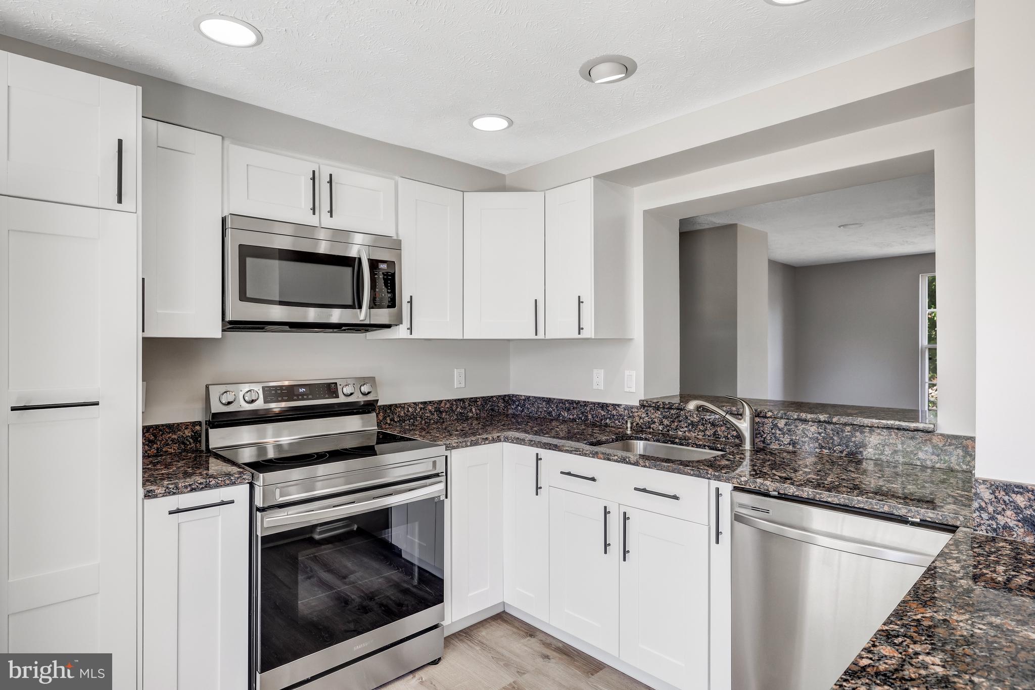 ASHBURN VILLAGE - Residential