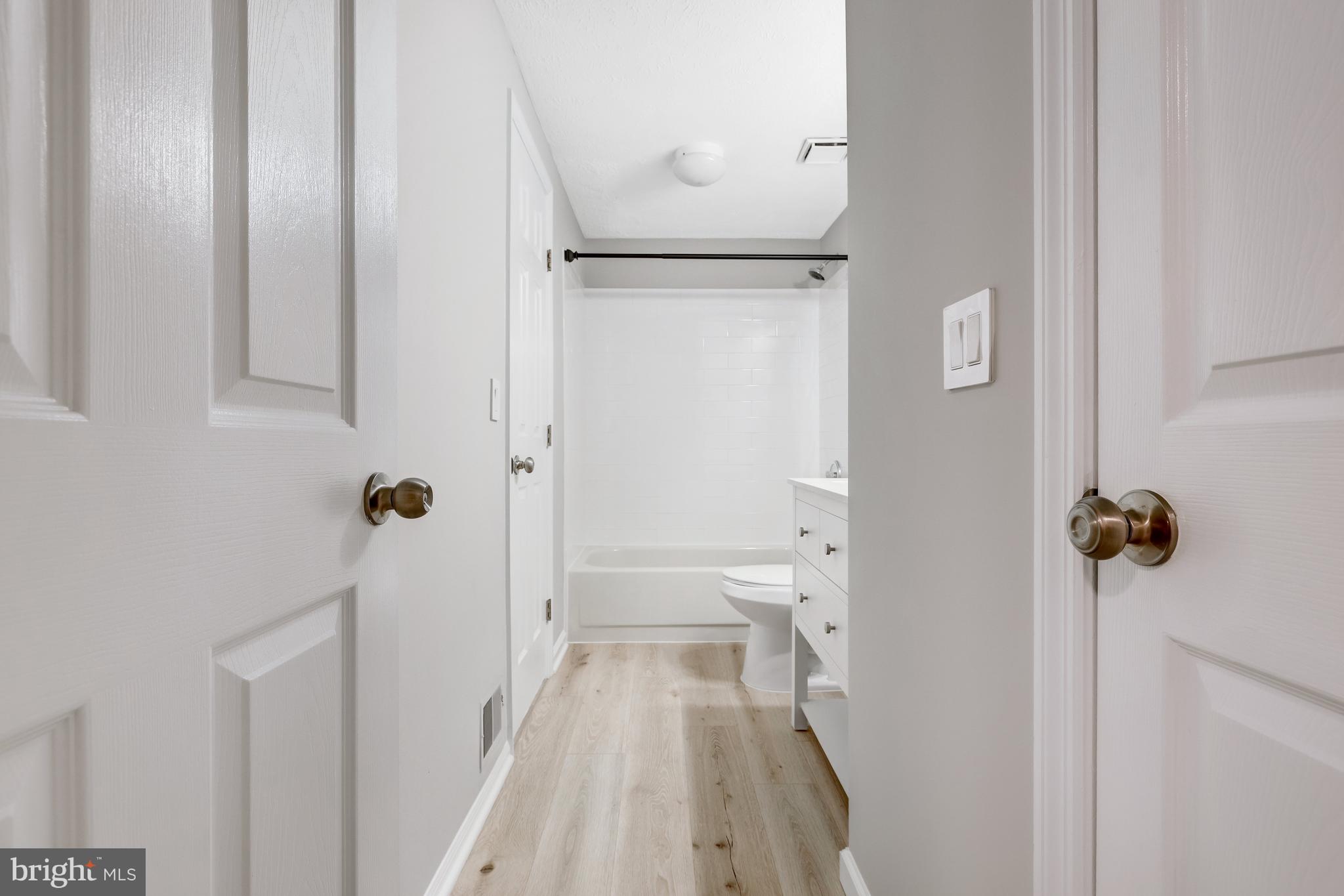 ASHBURN VILLAGE - Residential