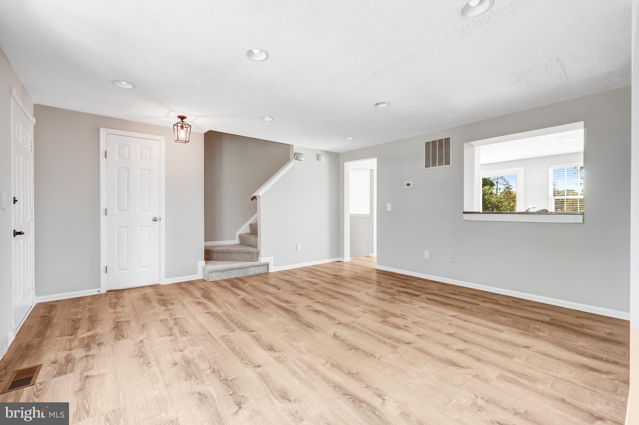 ASHBURN VILLAGE - Residential