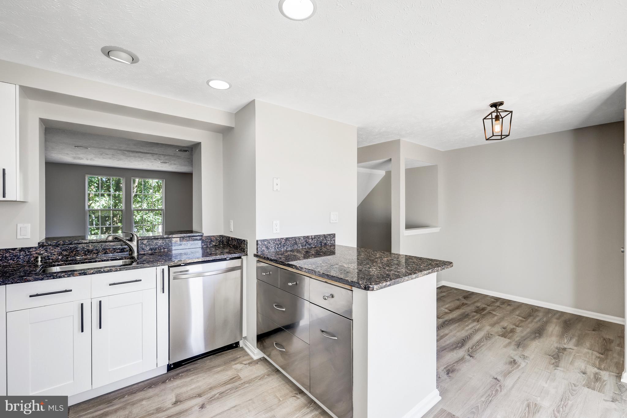 ASHBURN VILLAGE - Residential