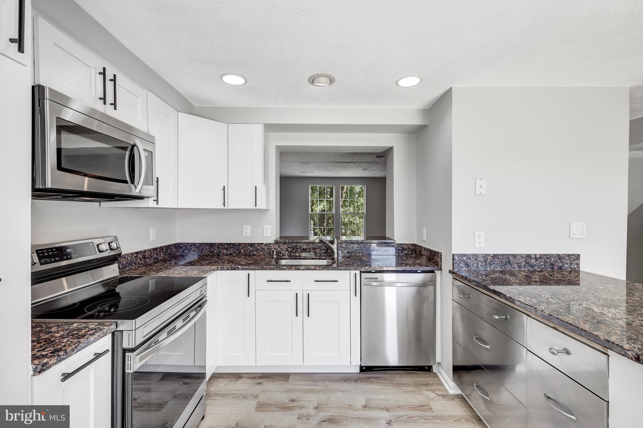 ASHBURN VILLAGE - Residential