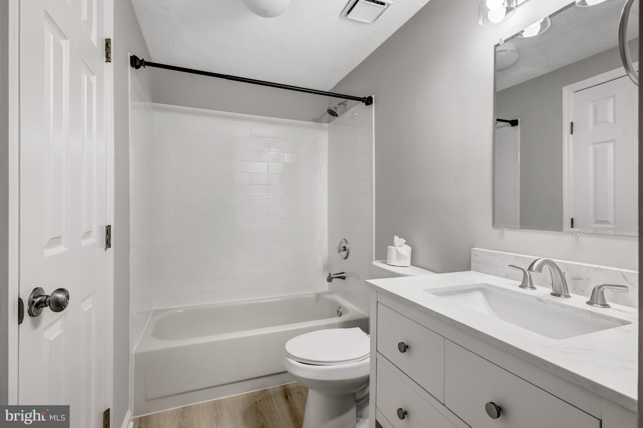 ASHBURN VILLAGE - Residential