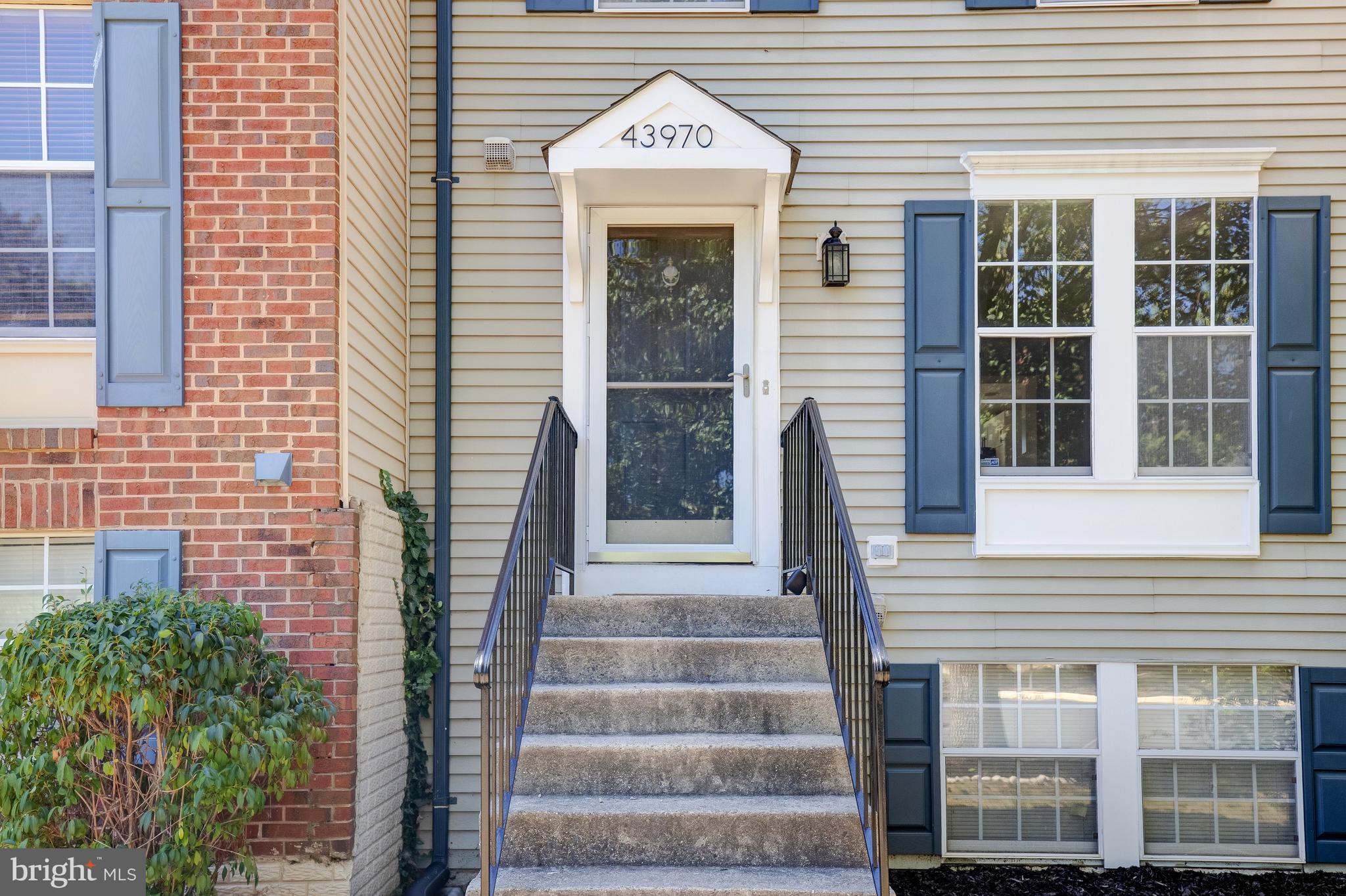 ASHBURN VILLAGE - Residential