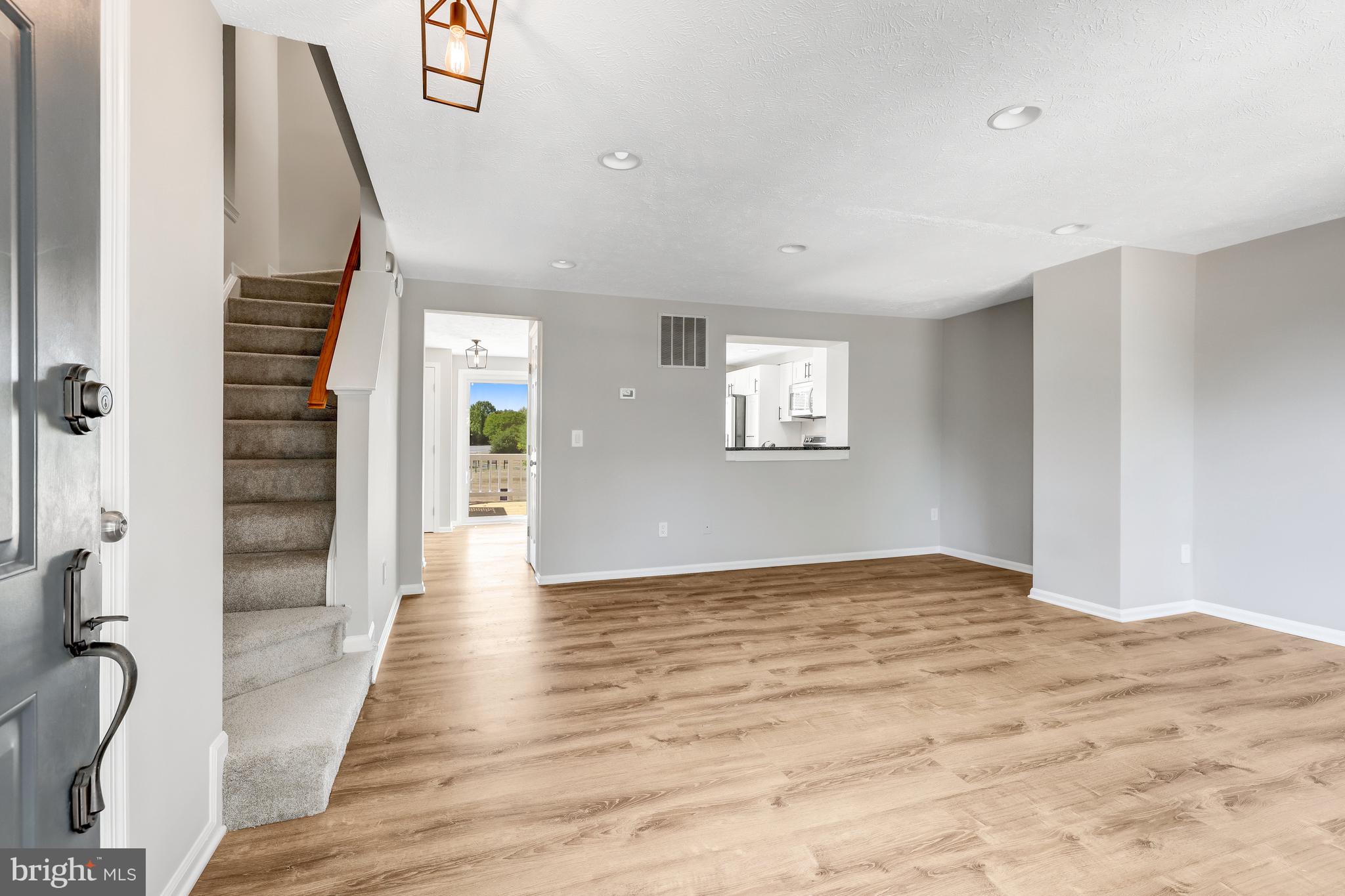 ASHBURN VILLAGE - Residential