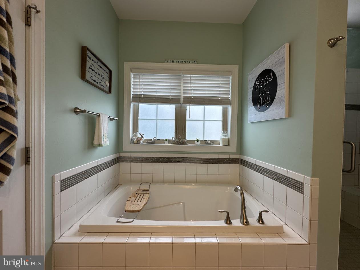 BAY COLONY - Residential