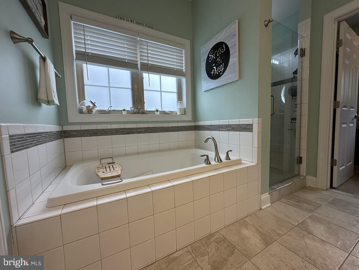 BAY COLONY - Residential