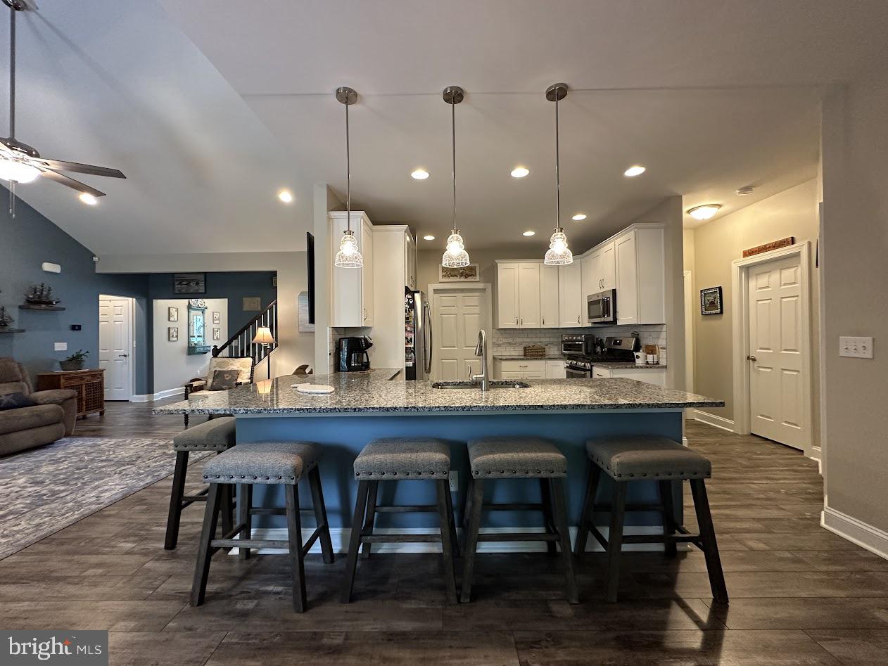 BAY COLONY - Residential