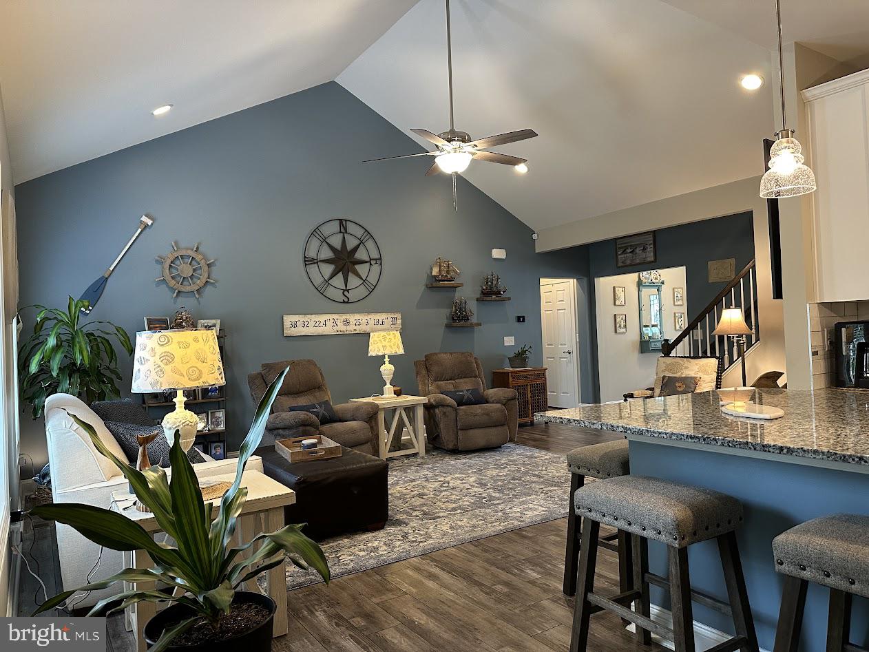 BAY COLONY - Residential