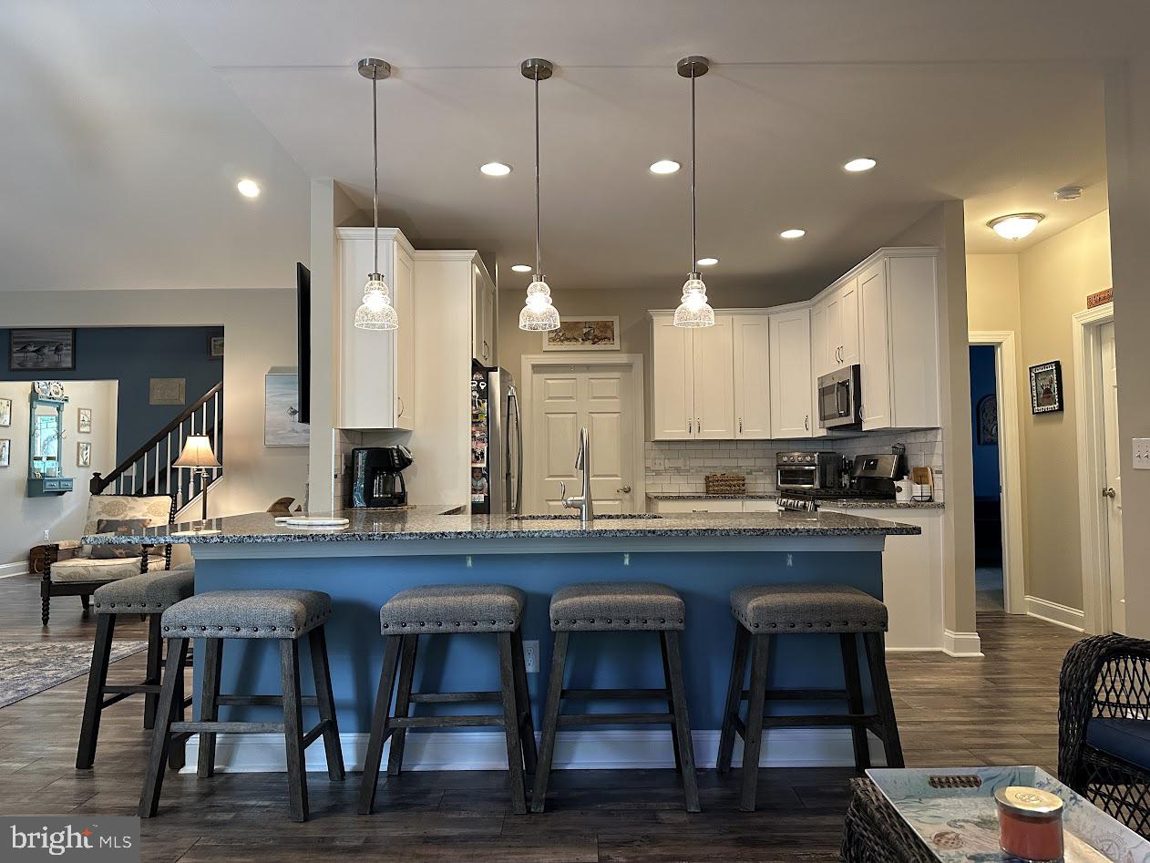 BAY COLONY - Residential