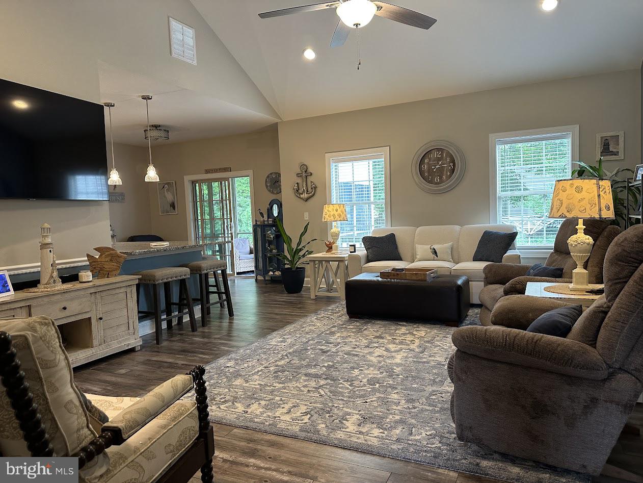 BAY COLONY - Residential