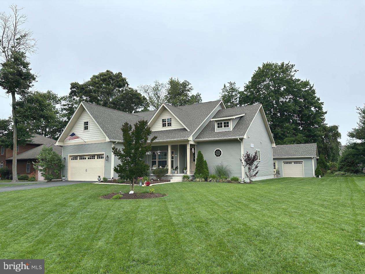 BAY COLONY - Residential