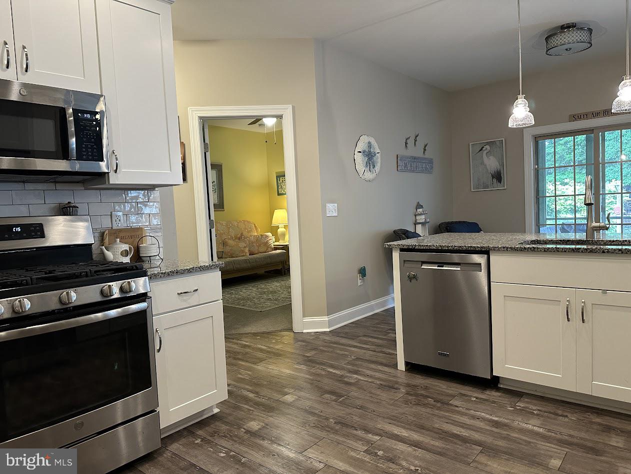 BAY COLONY - Residential