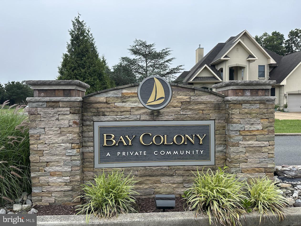 BAY COLONY - Residential