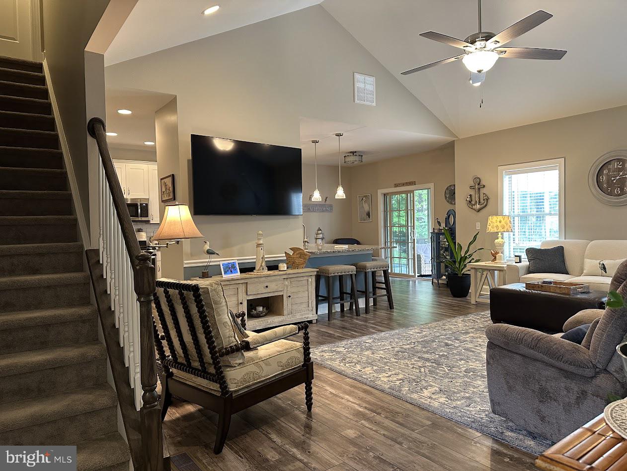 BAY COLONY - Residential