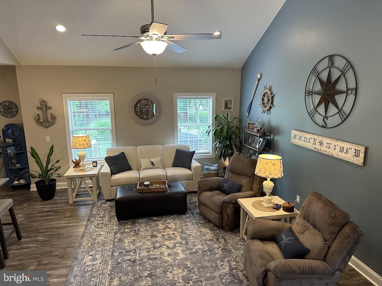 BAY COLONY - Residential