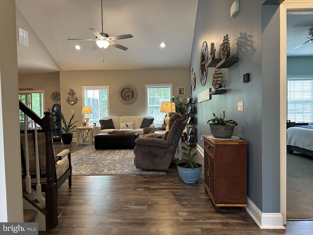 BAY COLONY - Residential