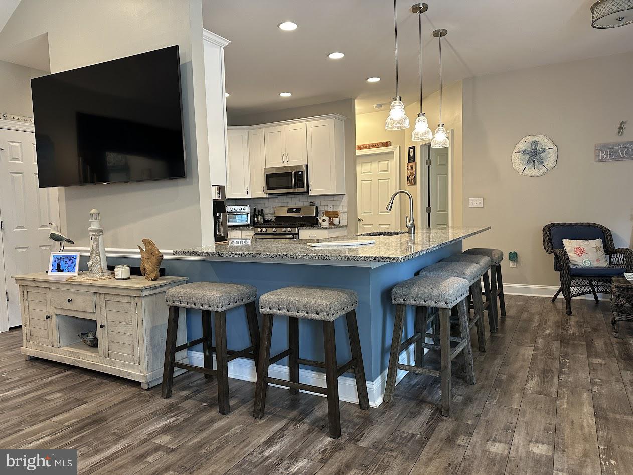 BAY COLONY - Residential