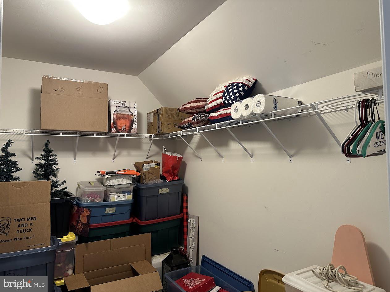 BAY COLONY - Residential