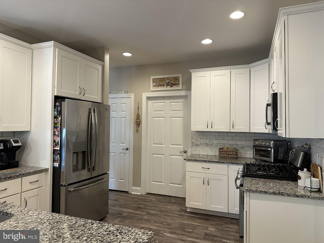 BAY COLONY - Residential