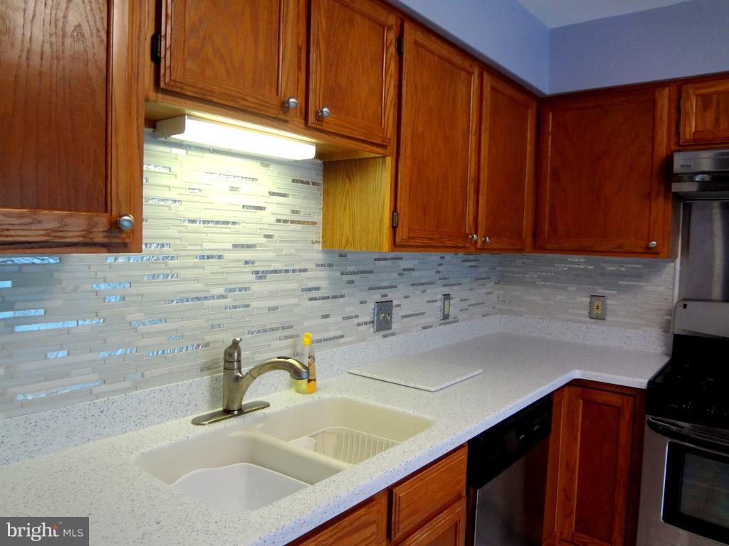 SPRING KNOLL - Residential Lease