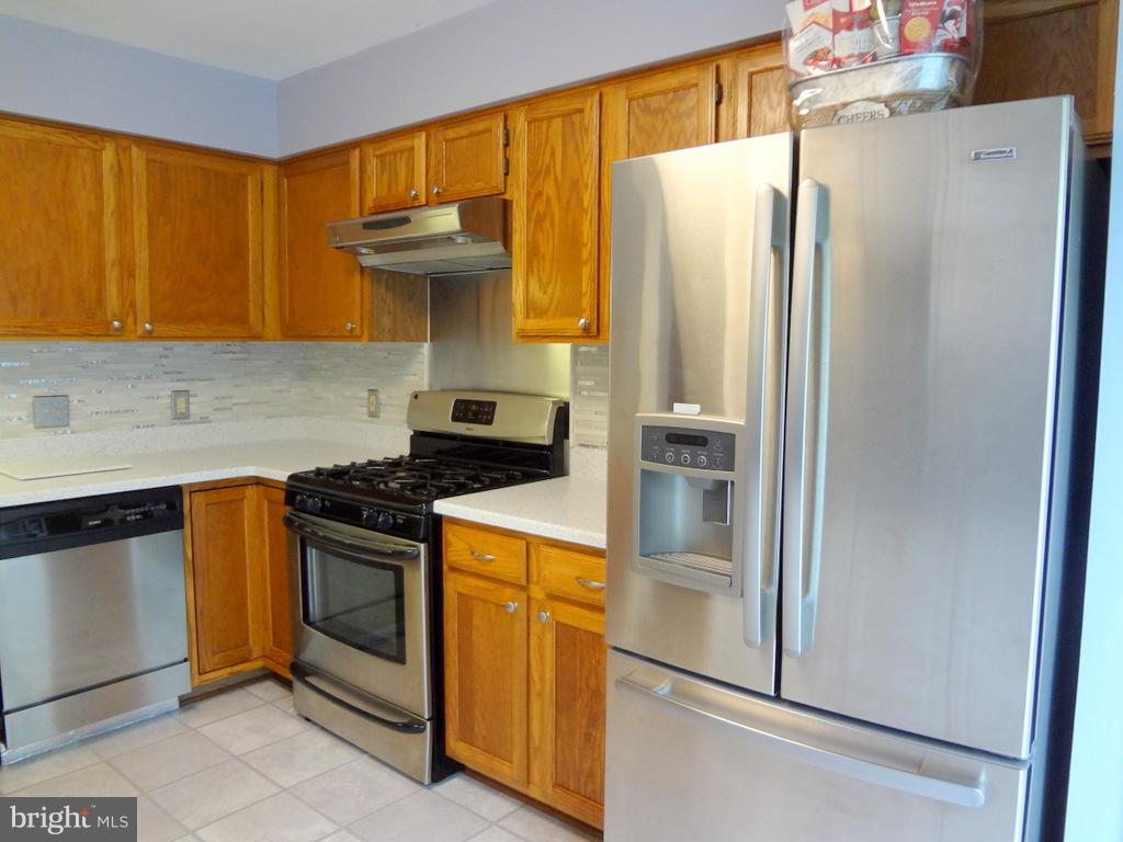 SPRING KNOLL - Residential Lease