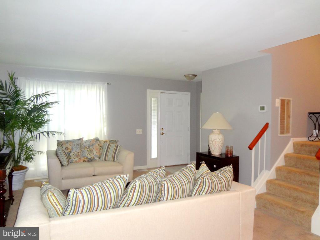 SPRING KNOLL - Residential Lease