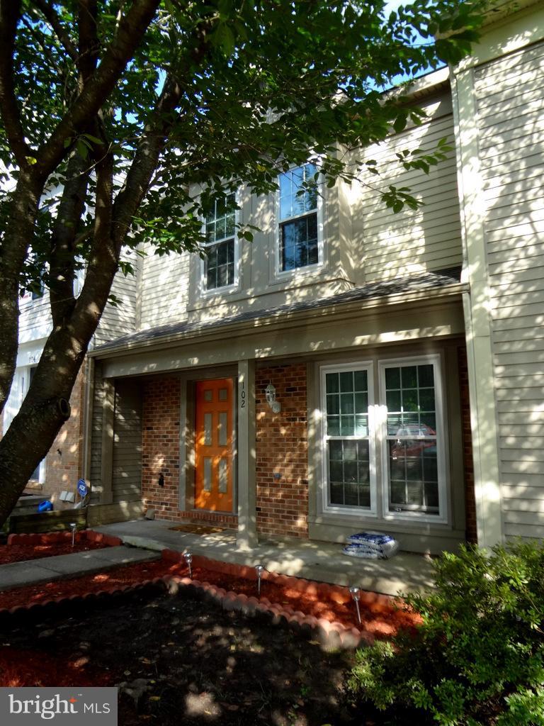 SPRING KNOLL - Residential Lease