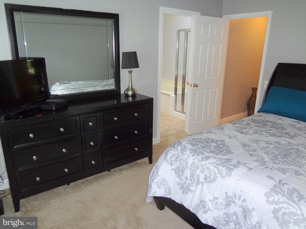 SPRING KNOLL - Residential Lease