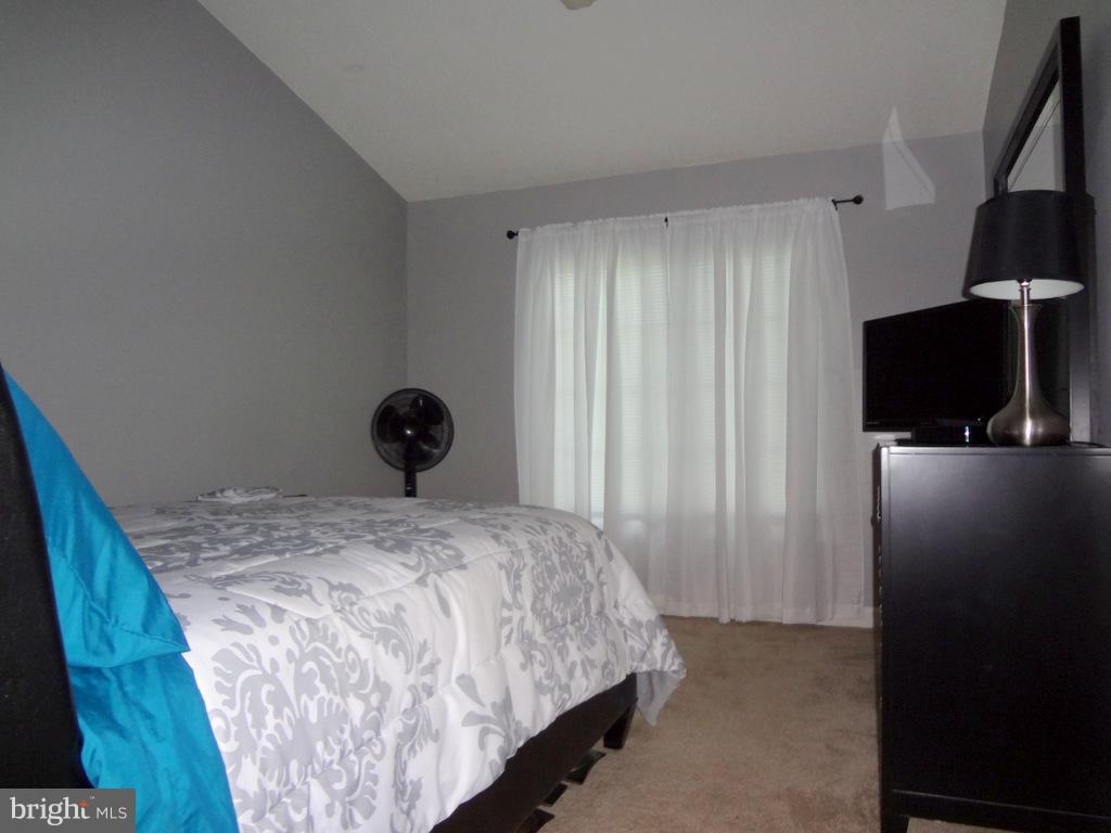 SPRING KNOLL - Residential Lease