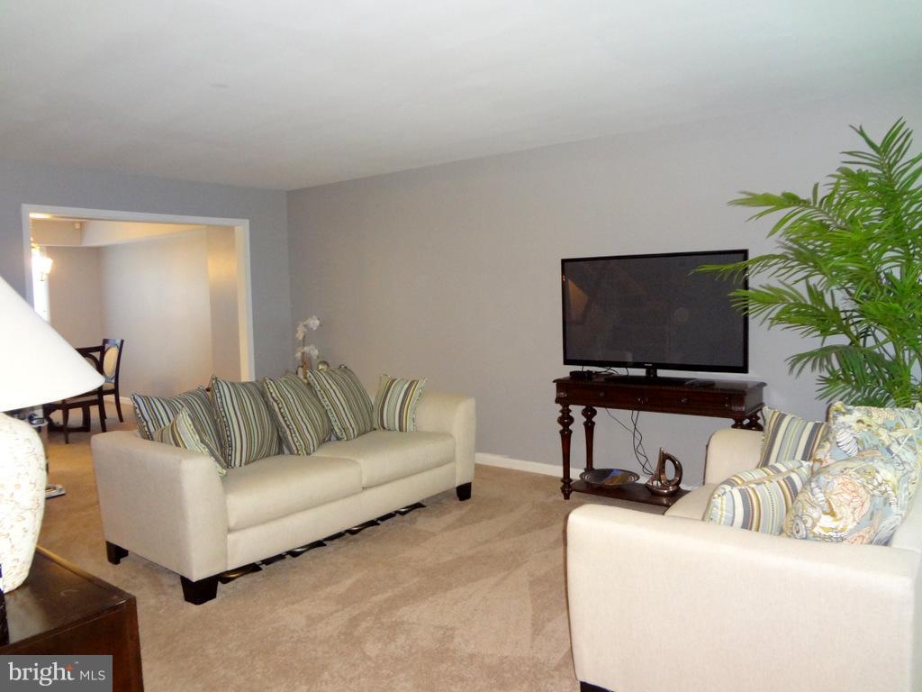 SPRING KNOLL - Residential Lease