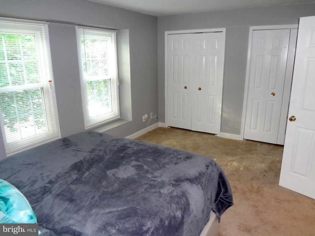 SPRING KNOLL - Residential Lease