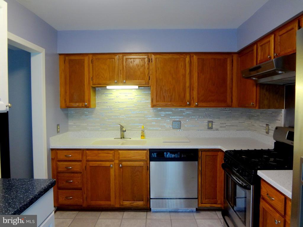 SPRING KNOLL - Residential Lease